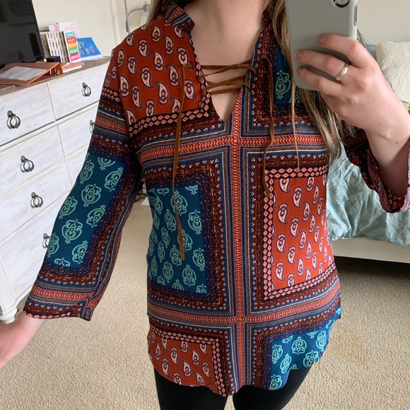 Patterned Long Sleeve Blouse - Picture 2 of 6